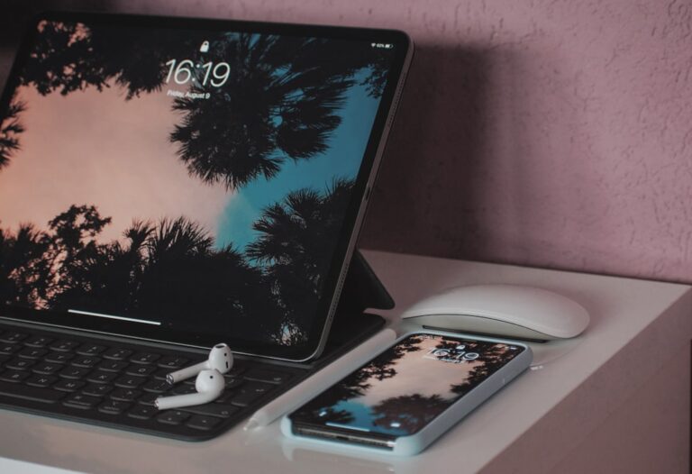Stylish and Functional: The Best Tech Accessories of the Year